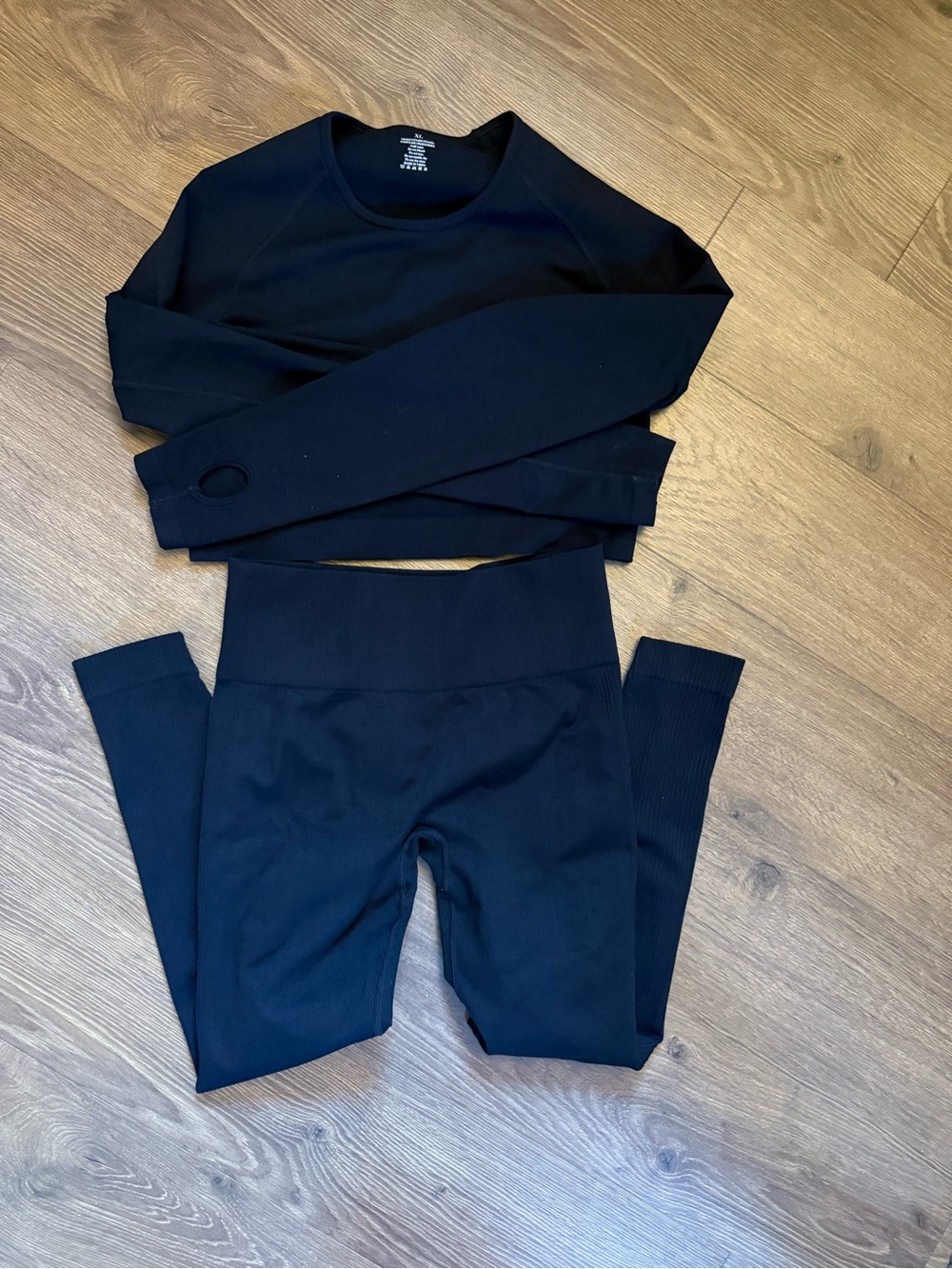 Black Seamless Workout Set - Long Sleeve Crop Top & High-Waist Leggings